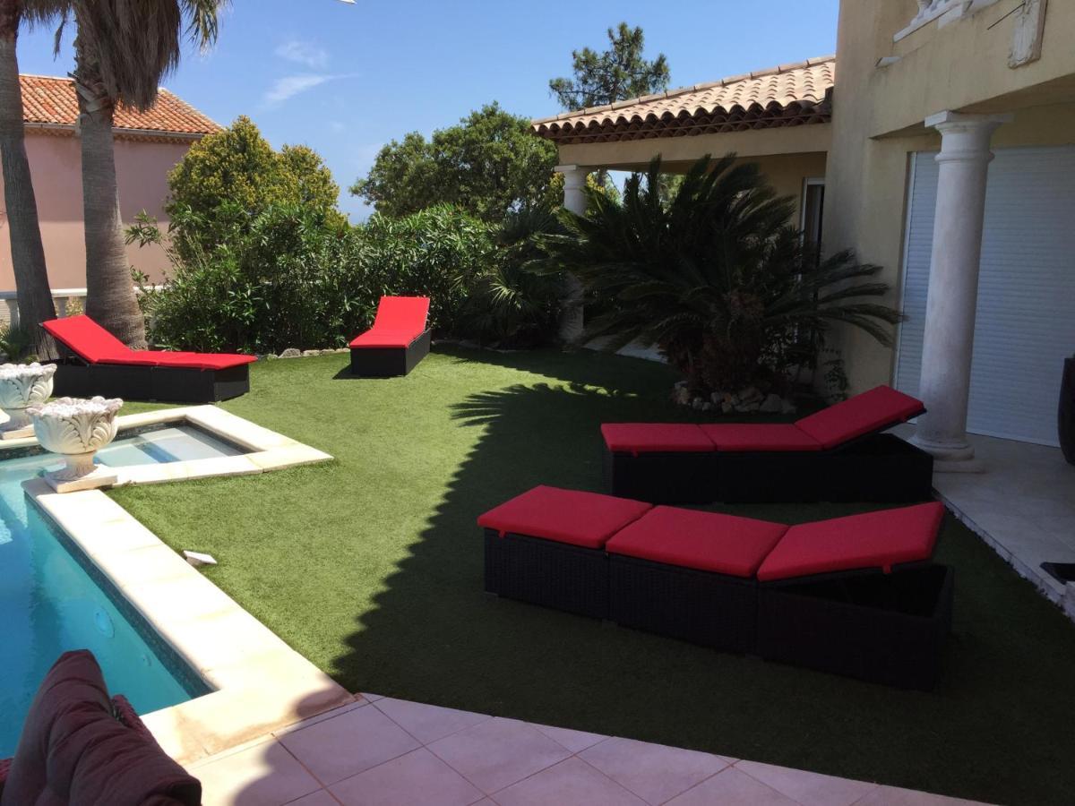 לס איסאמברה Goonie Lodge מראה חיצוני תמונה