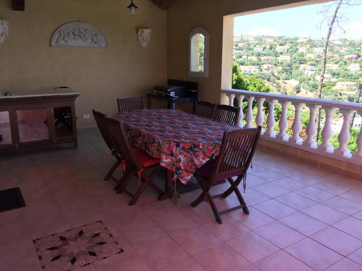 לס איסאמברה Goonie Lodge מראה חיצוני תמונה