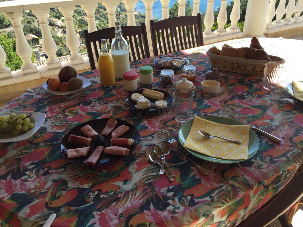 לס איסאמברה Goonie Lodge מראה חיצוני תמונה