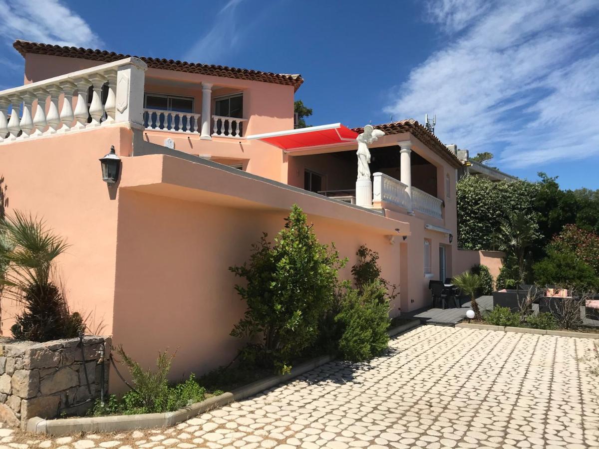 לס איסאמברה Goonie Lodge מראה חיצוני תמונה