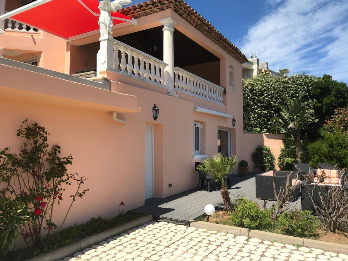 לס איסאמברה Goonie Lodge מראה חיצוני תמונה